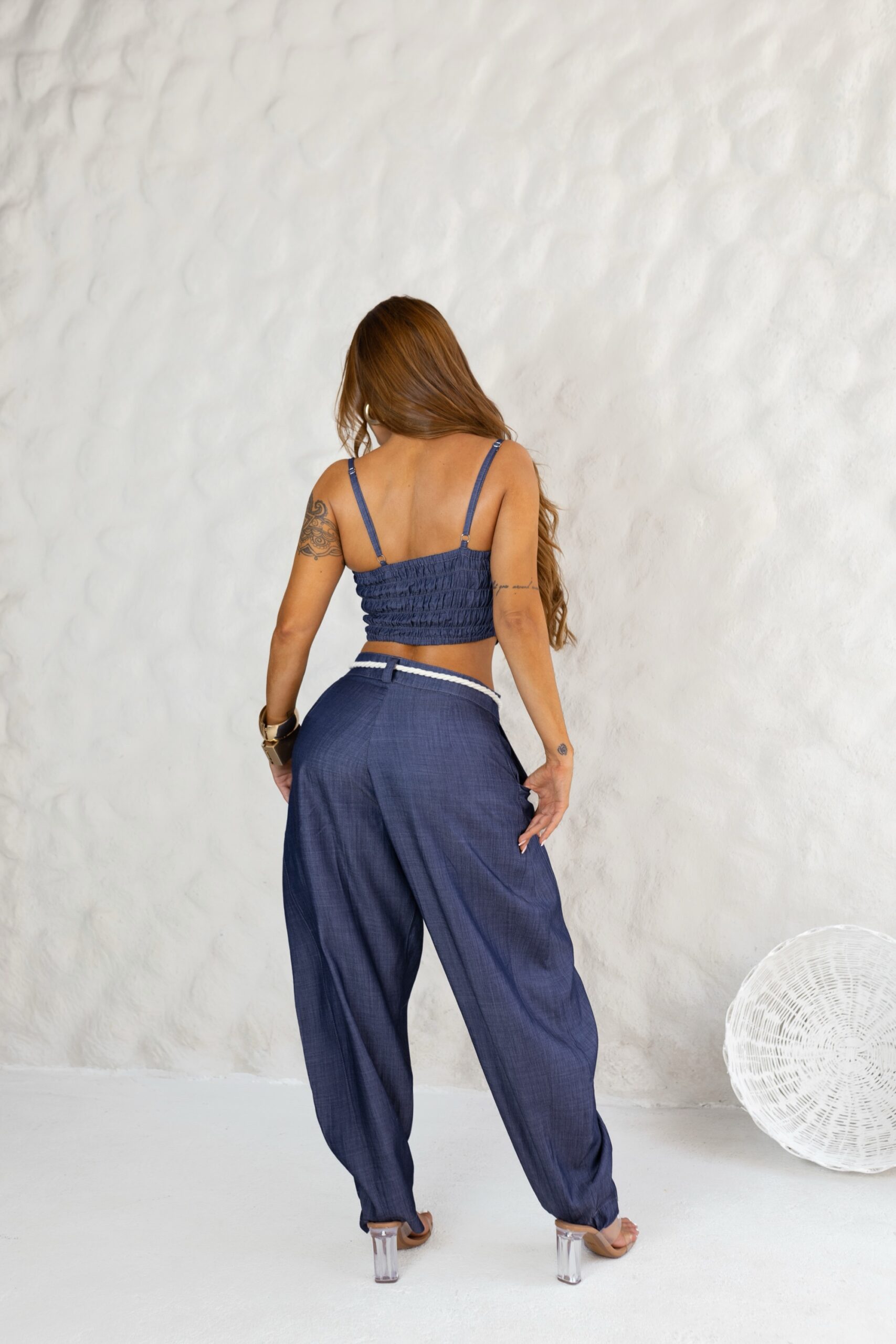 CONJUNTO JEANS CROPPED
ESPARTILHO + CALCA ALADIM JEANS - Imagem 4